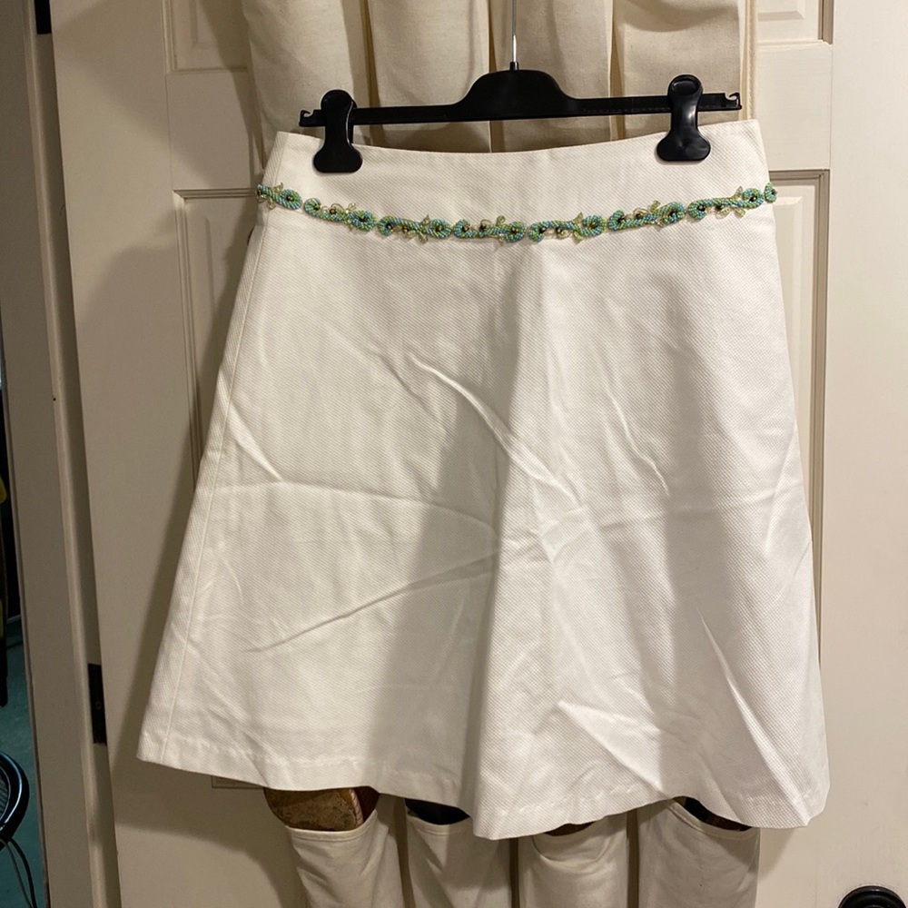 Skirtin’ Around White Pique A-Line Skirt w Beading Detail at Waist. Size 12